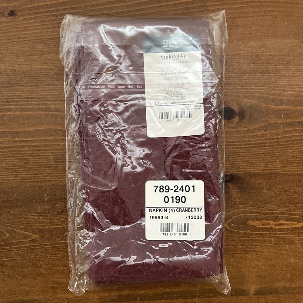 NEW JCPENNEY HOME COLLECTION‎ Cranberry Napkins Set of 4 - 17" X 17"